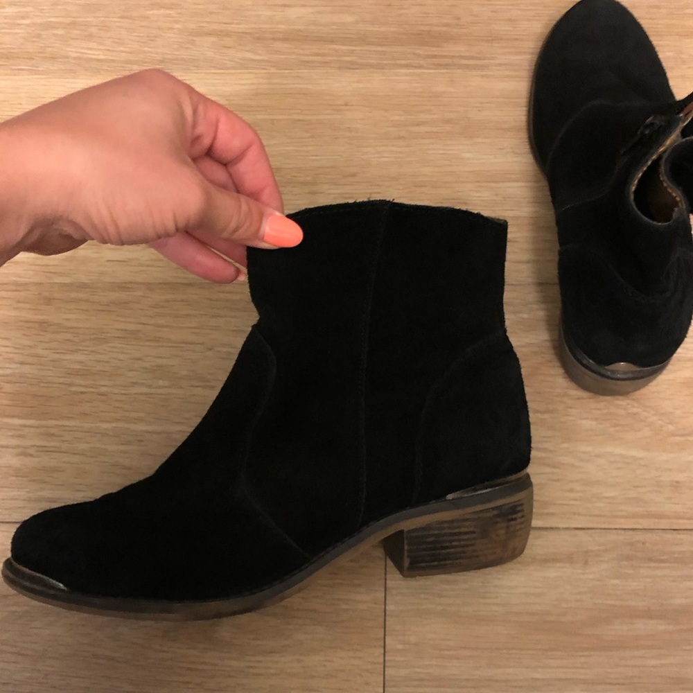 Black ankle booties mtng suede originally from urban outfitters